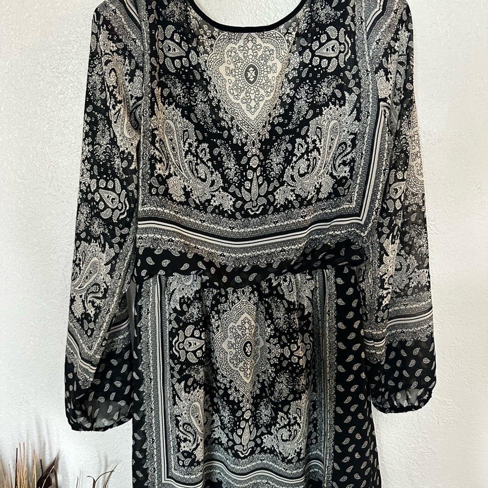 Black and Gray Patterned Dress - Picture 5 of 7